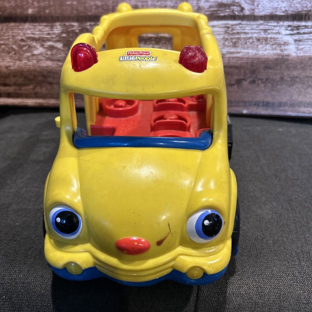2005 Fisher Price Little People Yellow School Bus Music Lights Up & Sound